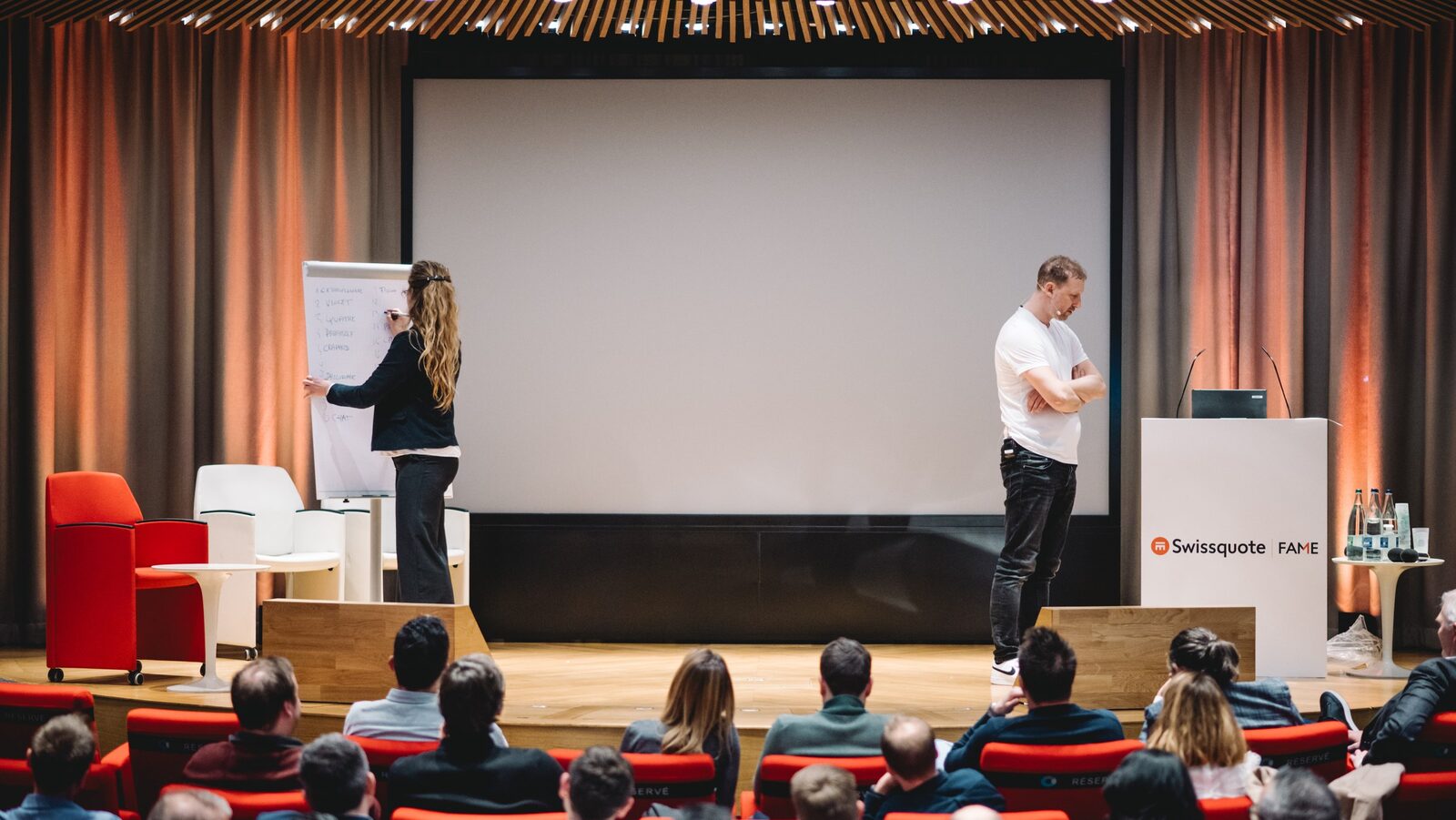 Conférence AZcoaching devant une salle pleine